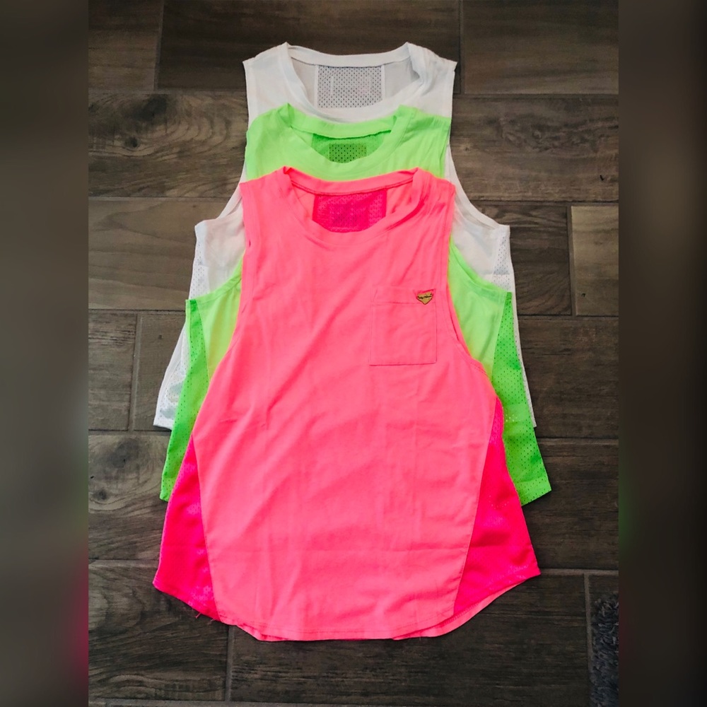 3 Muscle Tanks